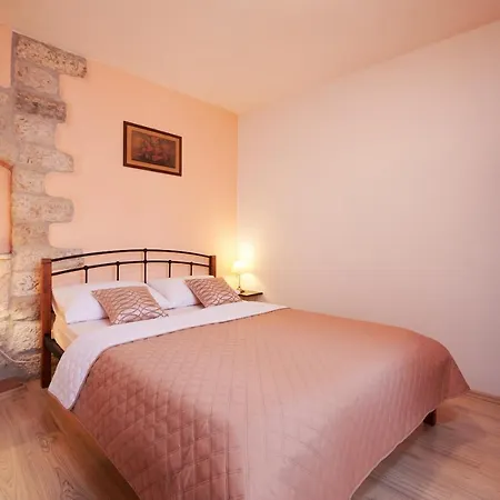 Ivica בית הארחה 3*