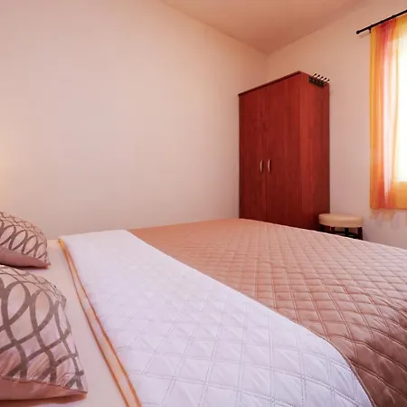 Ivica בית הארחה 3*