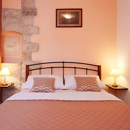 Gostinjska kuća Ivica Trogir