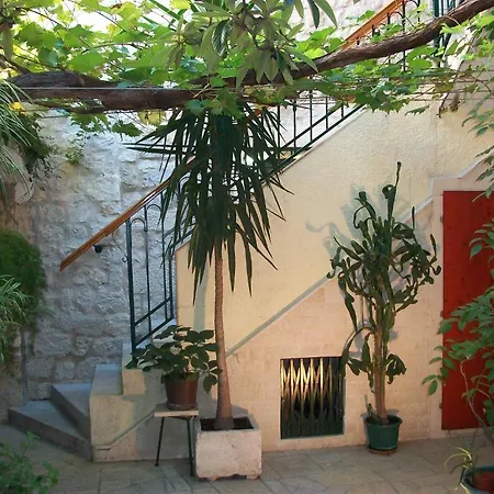 Ivica Gostinjska kuća